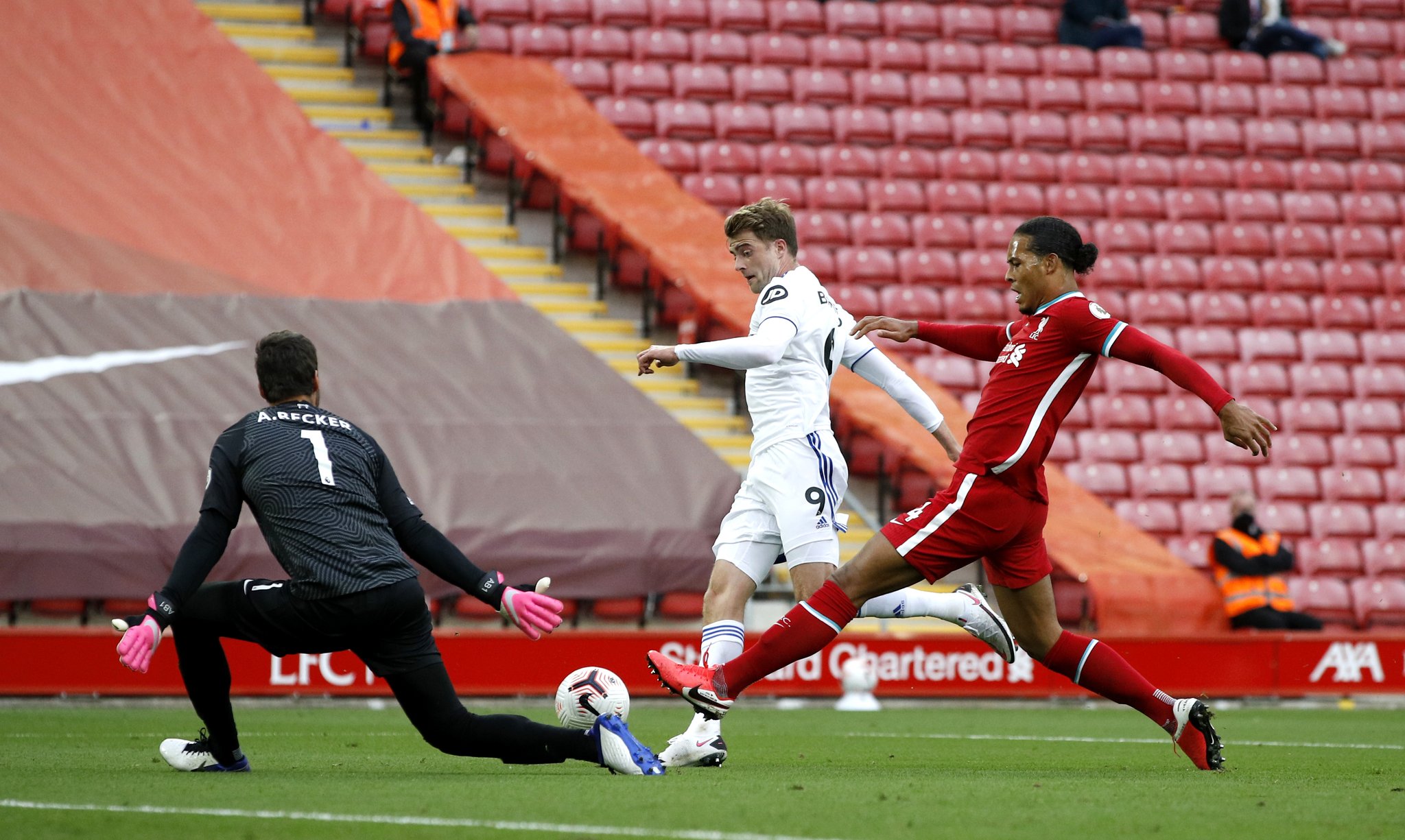 刻而充满了 刻而充满了